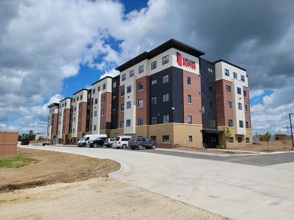 Peosta College Suites